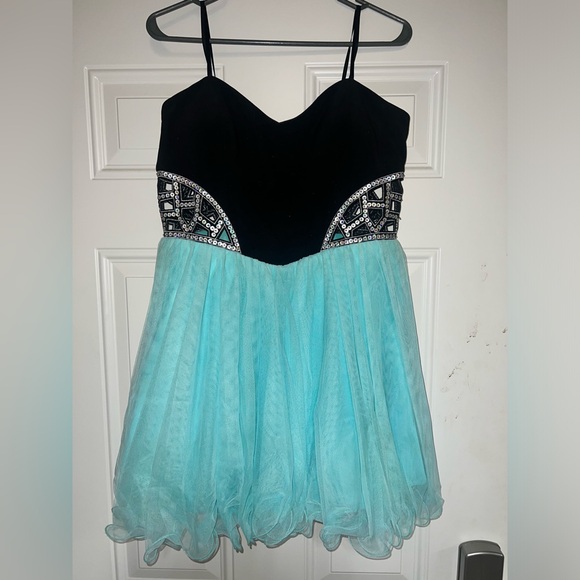 Homecoming Dress - Picture 2 of 6